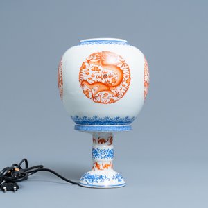 Une lanterne en porcelaine de Chine coquille d'oeuf à décor de dragons, République — photo 5