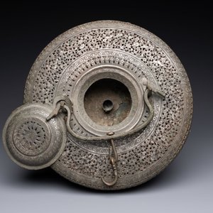 Une lanterne lampion à suspendre en cuivre étamé et papier plié, Qajar, Iran, 19ème — photo 14
