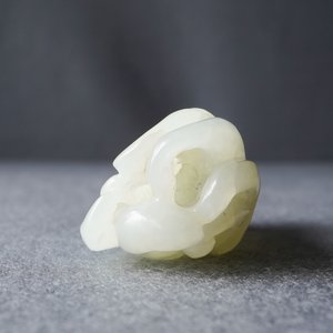 Une 'main de Bouddha' en jade céladon sculpté, Chine, 19ème — photo 11