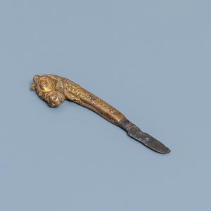Une manche de couteau en forme de cheval en bronze doré, Sino-Tibet, Ming — photo 1
