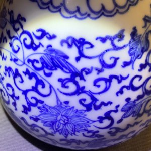 Une mangeoire à oiseaux en porcelaine de Chine bleu et blanc inscrit Xuande, Kangxi — photo 13