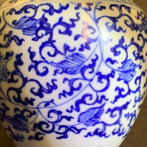 Une mangeoire à oiseaux en porcelaine de Chine bleu et blanc inscrit Xuande, Kangxi — photo 9
