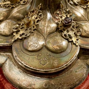 Une monstrance en argent doré incrusté de pierres sémi-précieuses, daté 1614 — photo 15