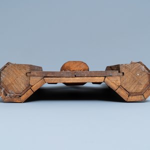 Une niche en bois sculpté de style néo-gothique, France, 19ème — photo 6