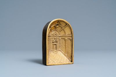 Une niche en bronze doré représentant une perspective architecturée, Italie, 16ème