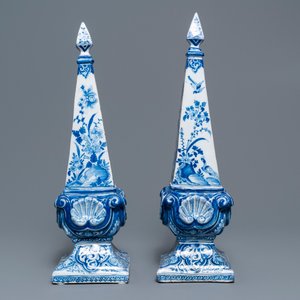 Une pair de grands obélisques en faïence de Delft bleu et blanc, 18ème — photo 4