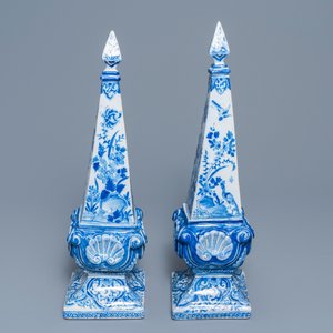 Une pair de grands obélisques en faïence de Delft en bleu et blanc, 18ème — photo 2