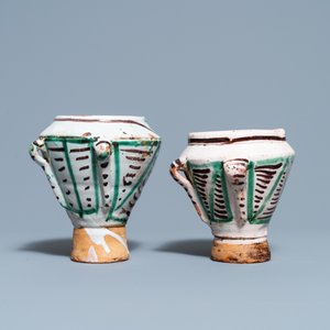 Une pair de mortiers en céramique polychrome, Espagne, 16/17ème — photo 3