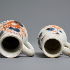 Une paire d'aiguières miniatures en porcelaine Imari de Japon, Edo, 18ème — photo 5