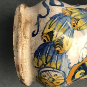 Une paire d'albarelli armoriés en majolique italienne, Deruta, datés 1562 — photo 8