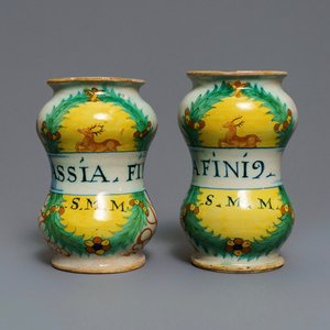 Une paire d'albarelli en majolique italienne polychrome, Deruta, 2ème moitié du 16ème — photo 1