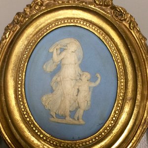 Une paire d'appliques en bronze doré incrusté de plaques en Wedgwood, 19ème — photo 6