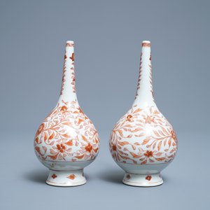 Une paire d'aspersoirs en porcelaine de Chine en rouge de fer et doré pour le marché islamique, Kangxi — photo 2