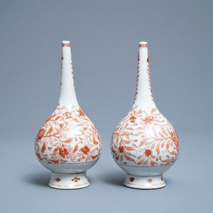 Une paire d'aspersoirs en porcelaine de Chine en rouge de fer et doré pour le marché islamique, Kangxi — photo 4