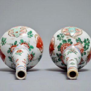 Une paire d'aspersoirs en porcelaine de Chine famille verte, Kangxi — photo 6