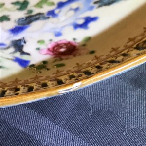 Une paire d'assiettes ajourées en porcelaine de Chine famille rose, Qianlong — photo 4
