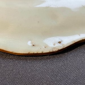 Une paire d'assiettes armoriées en porcelaine de Chine famille rose pour le marché danois, Qianlong — photo 23