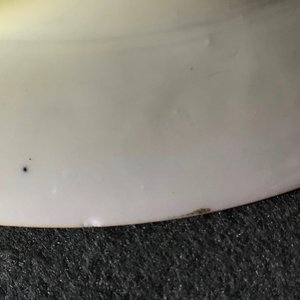 Une paire d'assiettes armoriées en porcelaine de Chine famille rose pour le marché anglais, Qianlong — photo 8
