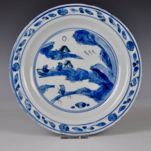 Une paire d'assiettes aux paysages en porcelaine de Chine, Ming, Jiajing/Wanli — photo 2