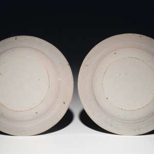 Une paire d'assiettes en faïence polychrome de Bruxelles, 1ère moitié du 19ème — photo 2
