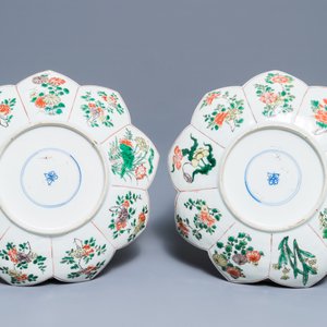 Une paire d'assiettes en forme de lotus en porcelaine de Chine famille verte, Kangxi — photo 2
