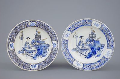 Une paire d'assiettes en porcelaine de Chine à décor de bleu sur glaçure, Yongzheng, 1723-1735