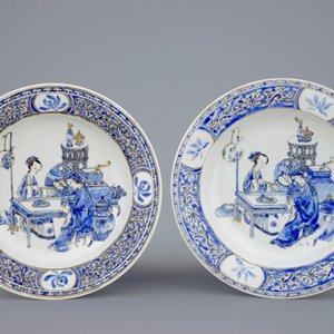 Une paire d'assiettes en porcelaine de Chine à décor de bleu sur glaçure, Yongzheng, 1723-1735 — photo 1
