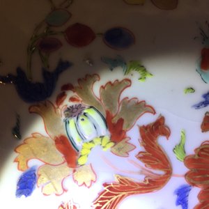Une paire d'assiettes en porcelaine de Chine à décor "Pompadour", vers 1745 — photo 3