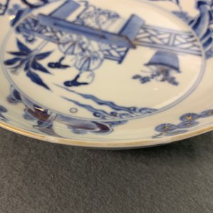 Une paire d'assiettes en porcelaine de Chine bleu et blanc, marque de Chenghua, Yongzheng — photo 10