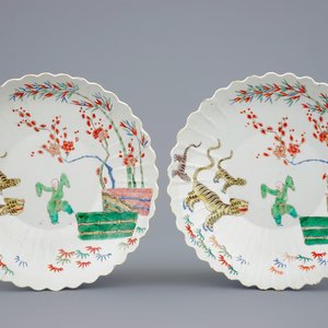 Une paire d'assiettes en porcelaine de Chine de style Kakiemon, Kangxi, début du 18ème — photo 1