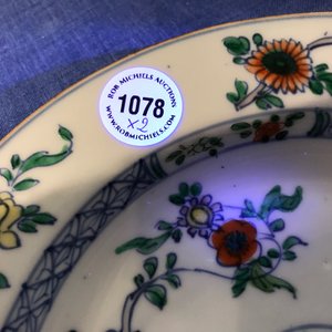Une paire d'assiettes en porcelaine de Chine doucai, Kangxi — photo 3