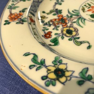 Une paire d'assiettes en porcelaine de Chine doucai, Kangxi — photo 7