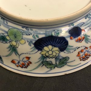 Une paire d'assiettes en porcelaine de Chine doucai, marque de Chenghua, 18ème — photo 17