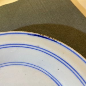 Une paire d'assiettes en porcelaine de Chine en bleu et blanc de type ko-sometsuke pour le marché japonais, Tianqi — photo 8