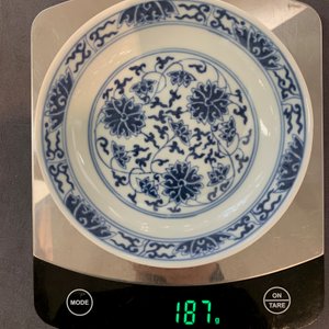 Une paire d'assiettes en porcelaine de Chine en bleu et blanc, marque et époque de Guangxu — photo 7