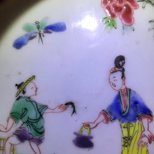 Une paire d'assiettes en porcelaine de Chine famille noire, Yongzheng — photo 3