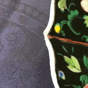Une paire d'assiettes en porcelaine de Chine famille noire, Yongzheng — photo 7