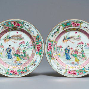 Une paire d'assiettes en porcelaine de Chine famille rose à décor de phénix, Qianlong — photo 2