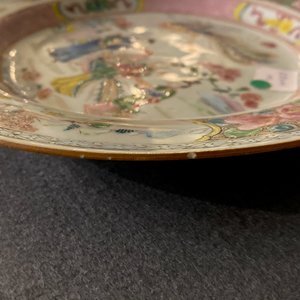 Une paire d'assiettes en porcelaine de Chine famille rose à décor de phénix, Qianlong — photo 7