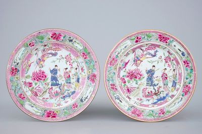 Une paire d'assiettes en porcelaine de Chine famille rose à décor de phénix, Yongzheng/Qianlong, 18ème