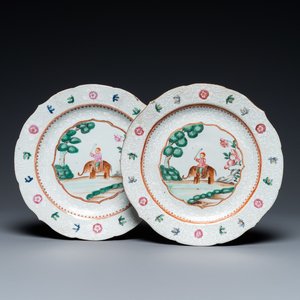 Une paire d'assiettes en porcelaine de Chine famille rose à décor d’un cornac sur son éléphant, Qianlong — photo 1