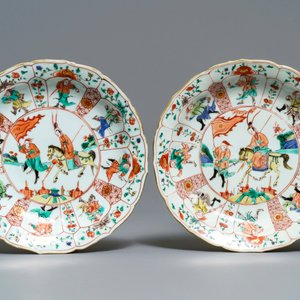 Une paire d'assiettes en porcelaine de Chine famille verte en forme de lotus, Kangxi — photo 2