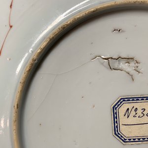 Une paire d'assiettes en porcelaine de Chine famille verte sur fond bleu poudré, Kangxi — photo 6