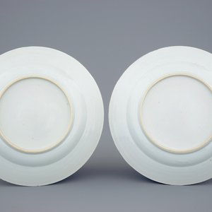 Une paire d'assiettes en porcelaine de Chine surdécorée en Hollande au sujet de la chasse aux canards, 18ème — photo 2