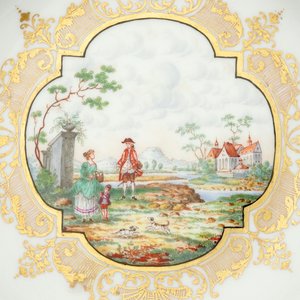 Une paire d'assiettes en porcelaine dorée de Meissen, vers 1880 — photo 3