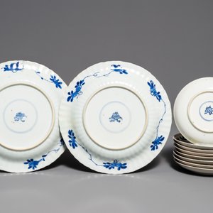 Une paire d'assiettes et 8 soucoupes en porcelaine de Chine, Kangxi — photo 2