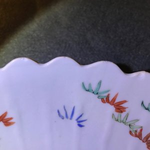 Une paire d'assiettes godronnées en porcelaine de Chine famille verte de style Kakiemon, Kangxi — photo 7