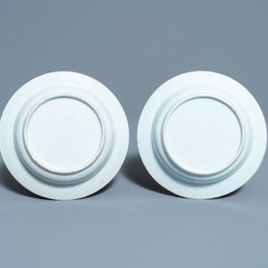 Une paire d'assiettes profondes en porcelaine de Chine armoriée aux armes de Ross of Balnagowan pour le marché écossais, Qianlong — photo 3