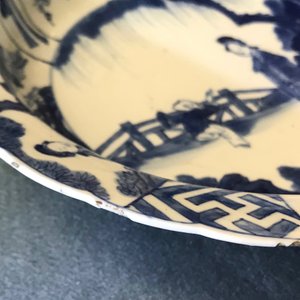 Une paire d'assiettes profondes en porcelaine de Chine bleu et blanc, Kangxi — photo 17