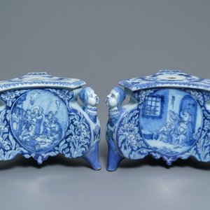 Une paire de bases de pique-cierges en faïence de Delft en bleu et blanc, 17ème — photo 1